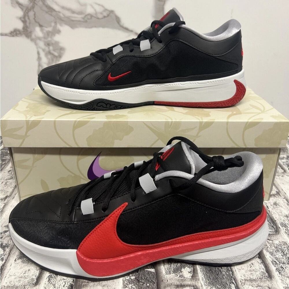 Nike Zoom Freak 5 Double Trouble Black University Red DX4985 004 men’s size 9.5 - Picture 2 of 5